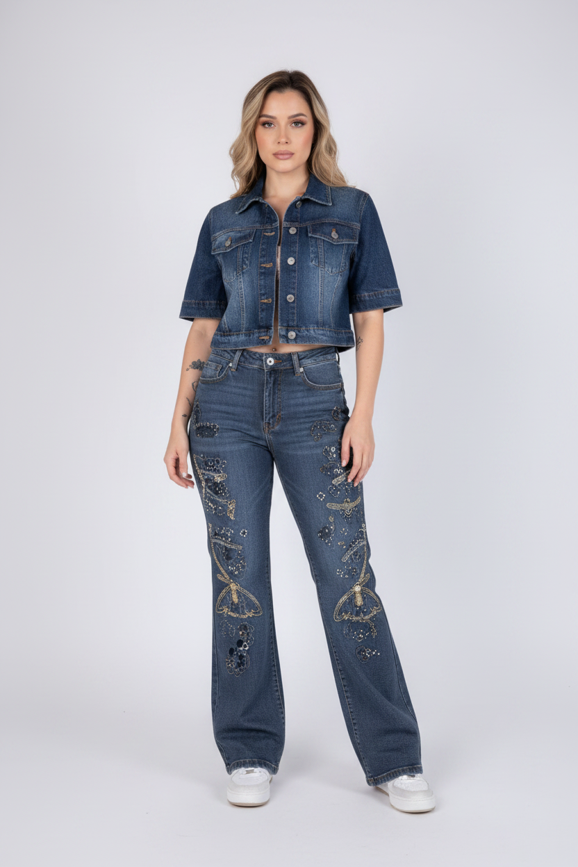 Modelo con conjunto denim oscuro